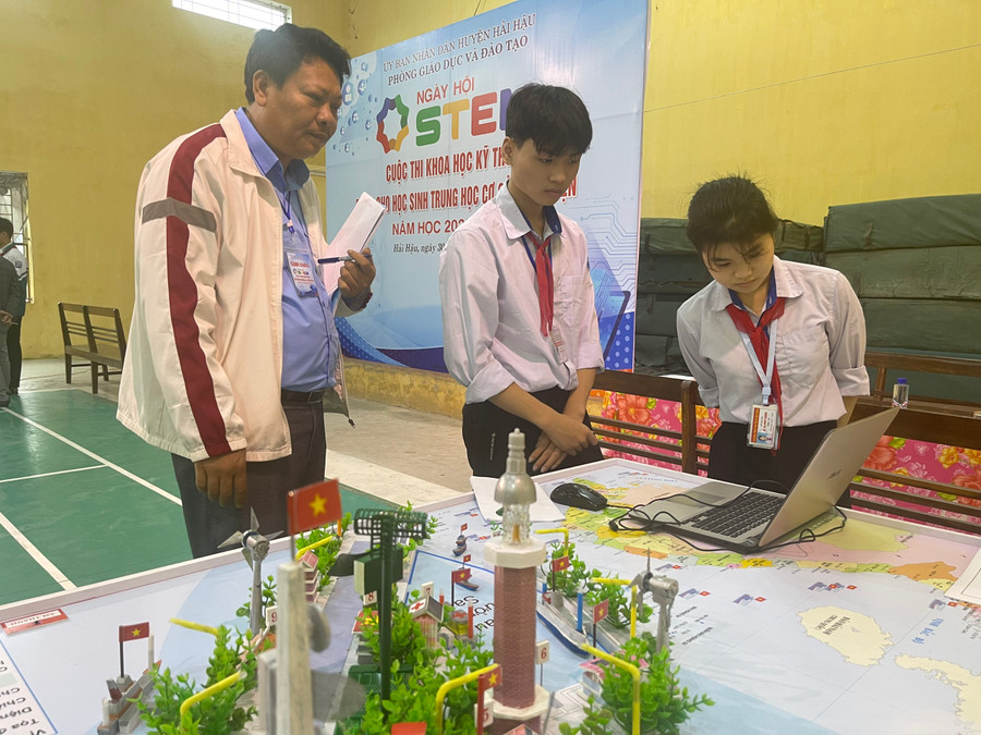 Qua cuộc thi các em được giao lưu, cọ xát để tham gia nghiên cứu khoa học kỹ thuật.