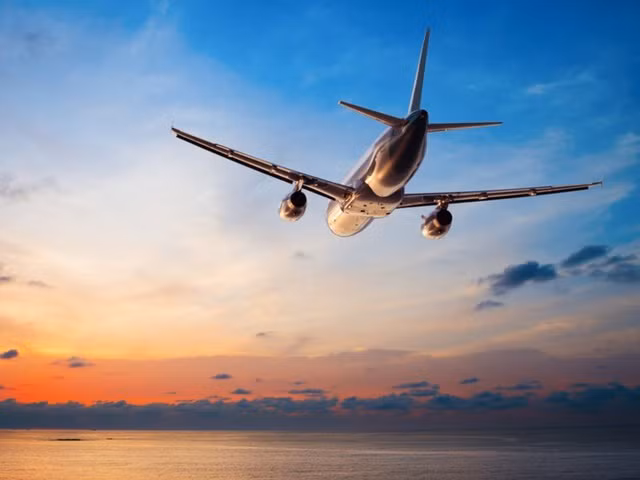 Tại sao máy bay luôn bay theo đường cong?