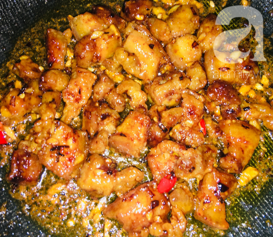 Thử ngay thịt ba rọi chiên bơ tỏi - ăn cơm ngon mà ăn nhậu cũng tuyệt! - Ảnh 5. Thử ngay thịt ba rọi chiên bơ tỏi - ăn cơm ngon mà ăn nhậu cũng tuyệt! - Ảnh 5.