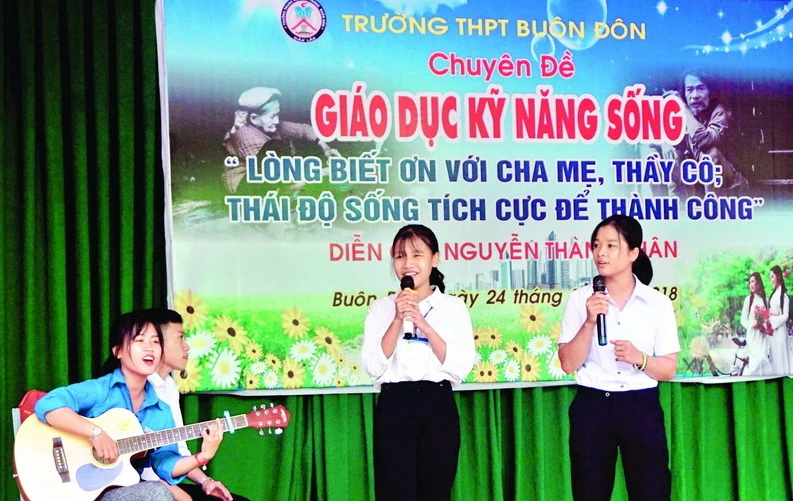 Hoạt động giáo dục kỹ năng sống cho học sinh tại Trường THPT Buôn Đôn (Đắk Lắk). Ảnh nguồn: INT