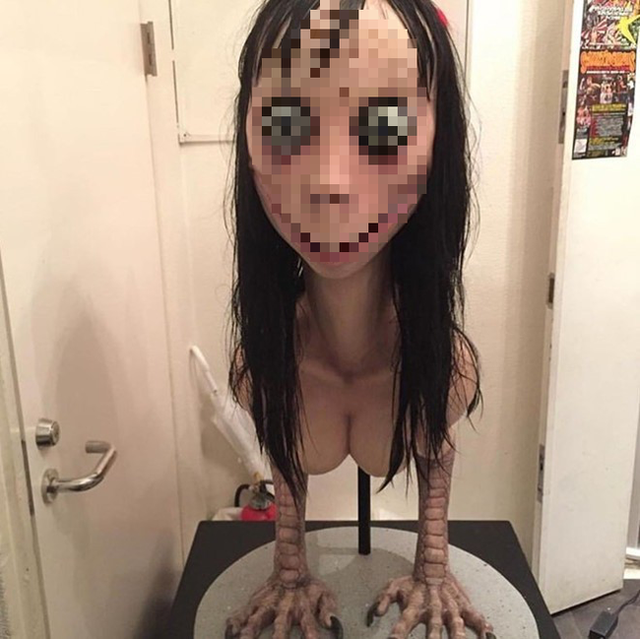 Tác phẩm nghệ thuật mang tên "Chim mẹ" của nghệ sĩ Nhật Bản Keisuke Aisawa, từng được trưng bày vào năm 2016 tại Phòng triển lãm Vanilla ở thành phố Tokyo Tác phẩm nghệ thuật mang tên "Chim mẹ" của nghệ sĩ Nhật Bản Keisuke Aisawa, từng được trưng bày vào năm 2016 tại Phòng triển lãm Vanilla ở thành phố Tokyo