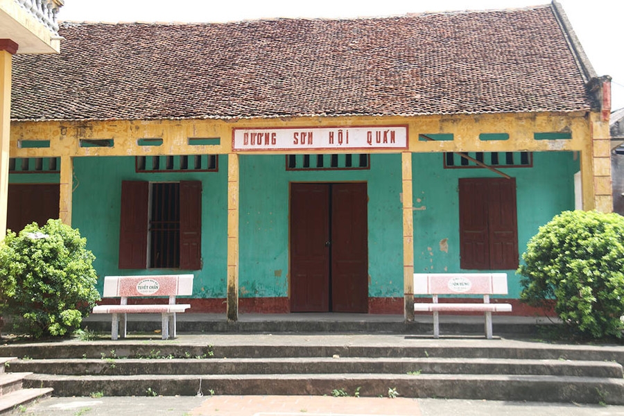 Dương Sơn Hội Quán là nơi người làng thường tập trung, giao lưu trao đổi các câu chuyện nói quá, nói phét gây cười. Kỳ lạ làng nói phét ở Bắc Giang khiến du khách