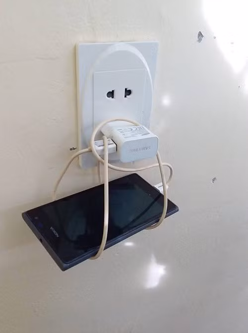 Trong cái khó, ló cái khôn.