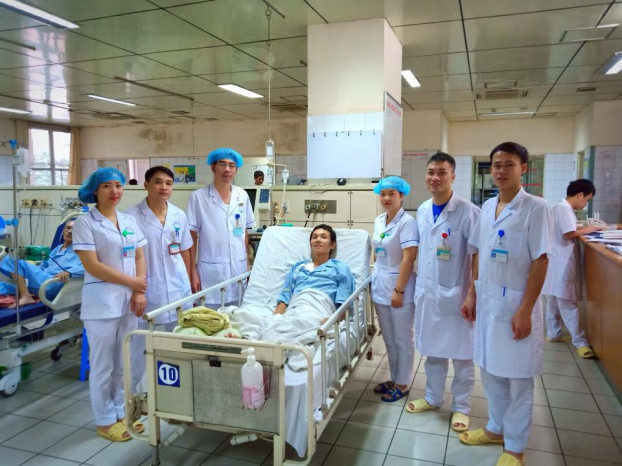 Vỡ gan, vỡ ruột non, gẫy nhiều xương vì tai nạn khi sửa máy xúc
