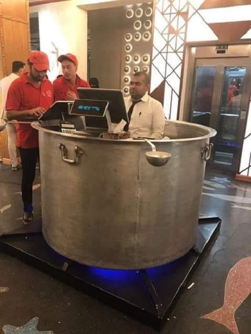 Bàn dành cho thu ngân nhà hàng. Bàn dành cho thu ngân nhà hàng.