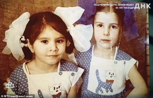 Yana (trái) khác hoàn toàn Uliyana (phải), nhưng 35 năm họ bị xem là chị em sinh đôi. Ảnh: NTV.