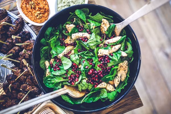 nhung thuc pham giup mai toc chac khoe hinh 3