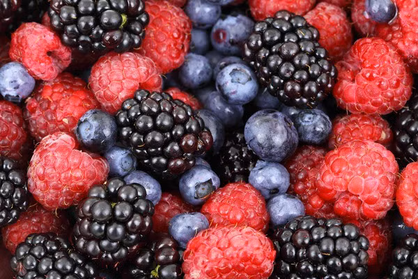 nhung thuc pham giup mai toc chac khoe hinh 2