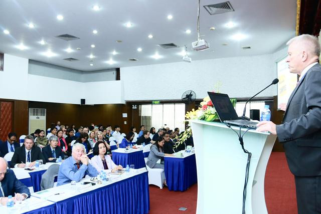 Các đại biểu quốc tế tại hội thảo
