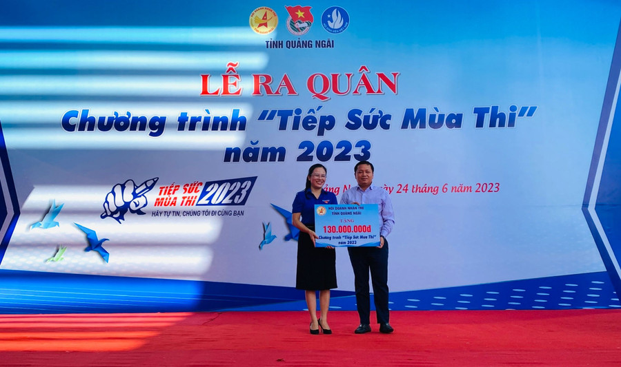 Tỉnh đoàn Quảng Ngãi tiếp nhận hỗ trợ Tiếp sức mùa thi 2023. Tỉnh đoàn Quảng Ngãi tiếp nhận hỗ trợ Tiếp sức mùa thi 2023.