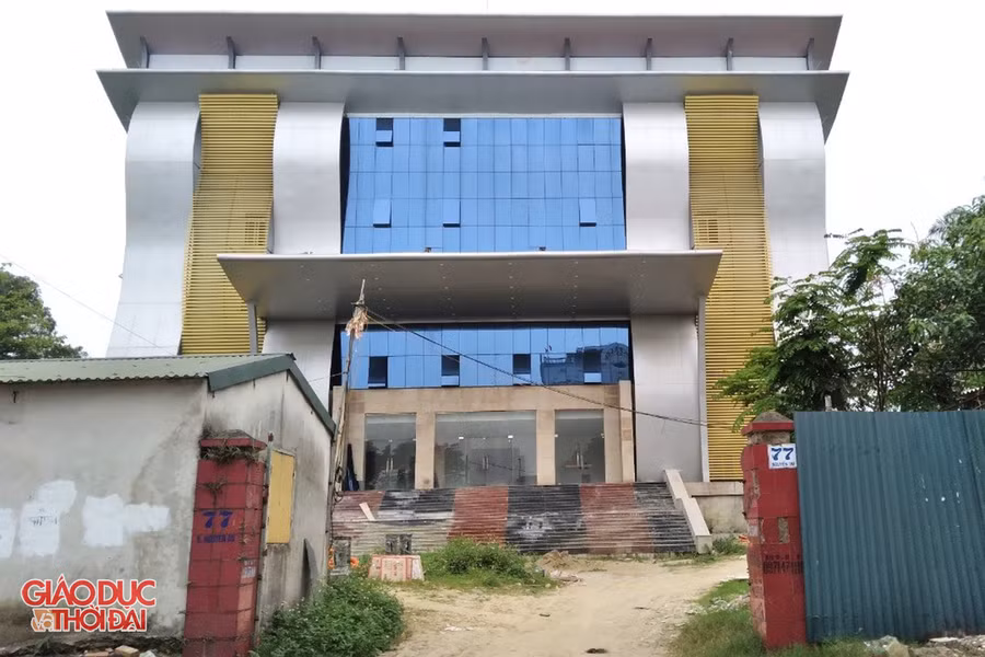 Dự án được giao cho Sở Văn hóa và Thể thao Nghệ An làm Chủ đầu tư, giai đoạn 1 có số vốn đầu tư 69 tỷ đồng sử dụng nguồn vốn ngân sách Trung ương từ Chương trình mục tiêu phát triển văn hóa - thể thao. Trong đó, chi phí xây dựng dự án hơn 54,7 tỷ đồng; chi phí thiết bị 5,5 tỷ đồng và các chi phí khác.