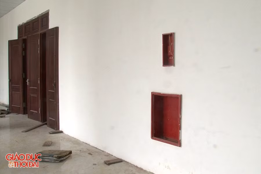 Ông Phạm Ngọc Anh – Trưởng phòng Tài chính kế hoạch Sở Văn hóa và Thể thao Nghệ An cho biết, dự án đang trong quá trình hoàn thiện giai đoạn 1, gồm toàn nhà hành chính kiêm biểu diễn. Còn những hạng mục như sân vườn, cảnh quan, trang thiết bị, âm thanh ánh sáng... thì nằm trong giai đoạn 2.