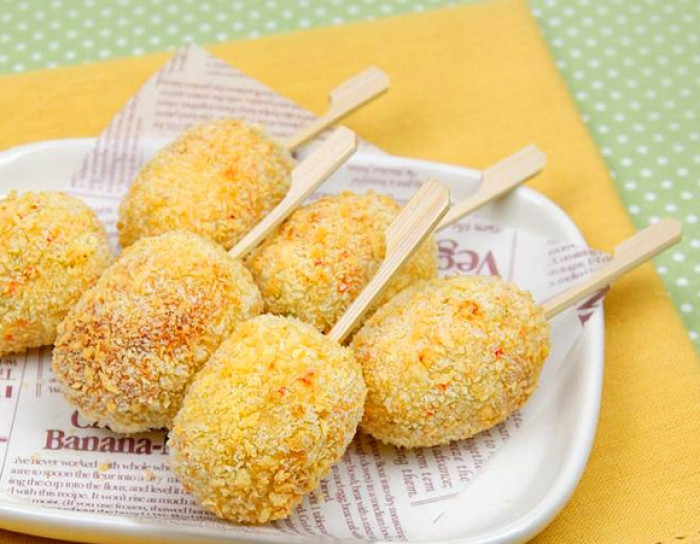 Cách làm cơm cuộn xúc xích chiên giòn thơm ngon