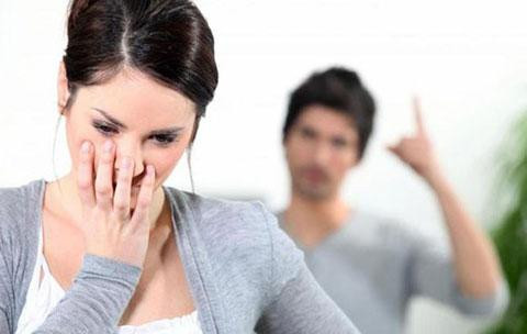 chồng ngoại tình, người yêu cũ, ly hôn, bố mẹ chồng, gia đình tan vỡ