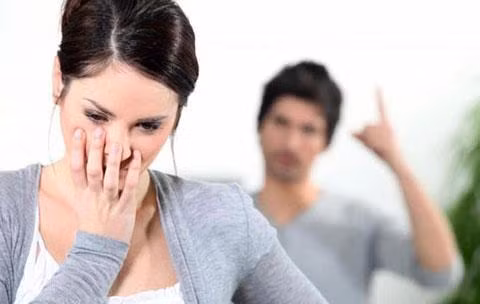 chồng ngoại tình, người yêu cũ, ly hôn, bố mẹ chồng, gia đình tan vỡ