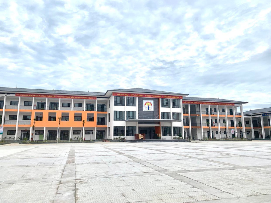 Trường THPT Tức Tranh được đưa vào sử dụng sẽ đáp ứng nhu cầu học tập cho con em các dân tộc 4 xã phía Đông của huyện Phú Lương.