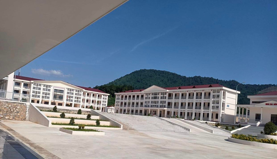 Trường THPT Đội Cấn huyện Đại Từ với quy mô 30 lớp học đáp ứng khoảng 1500 học sinh.