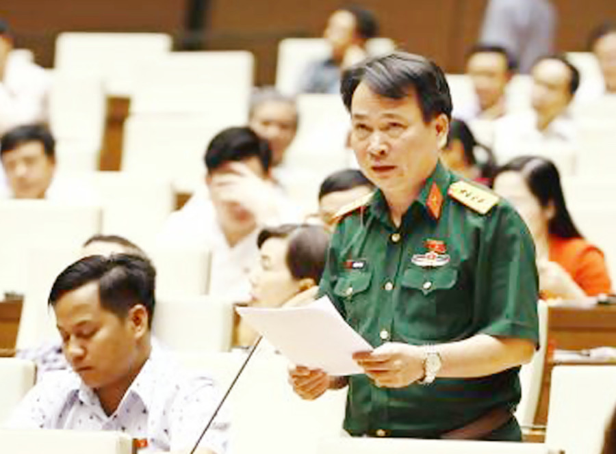 Đại biểu Quốc hội Nguyễn Văn Man đóng góp ý kiến