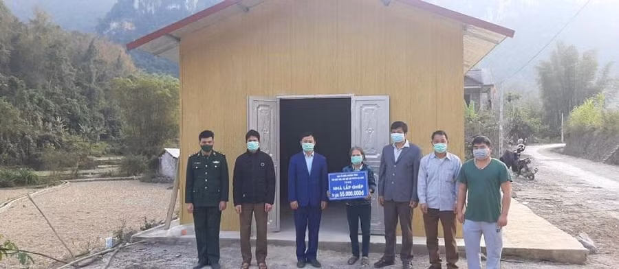 Hỗ trợ xóa nhà tạm, dột nát cho người dân.