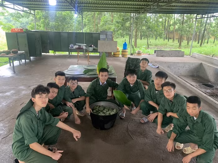 Chương trình "chúng em học làm chiến sĩ" đã mang đến nhiều trải nghiệm thú vị cho các em thanh thiếu nhi.