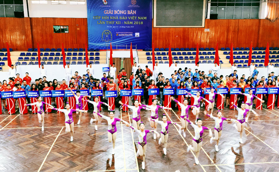 Tiết mục đồng diễn chào mừng Lễ khai mạc giải Tiết mục đồng diễn chào mừng Lễ khai mạc giải