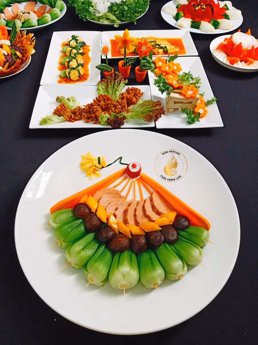 Mâm cơm chay cúng rằm tháng Giêng khiến chị em trầm trồ ngưỡng mộ.