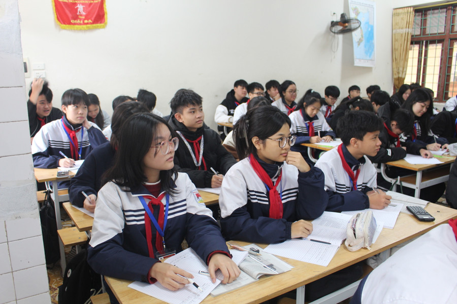 Học sinh trường THCS Nguyễn Du, TP Thái Nguyên đang tích cực ôn tập chuẩn bị cho kỳ thi vào lớp 10 THPT. Học sinh trường THCS Nguyễn Du, TP Thái Nguyên đang tích cực ôn tập chuẩn bị cho kỳ thi vào lớp 10 THPT.