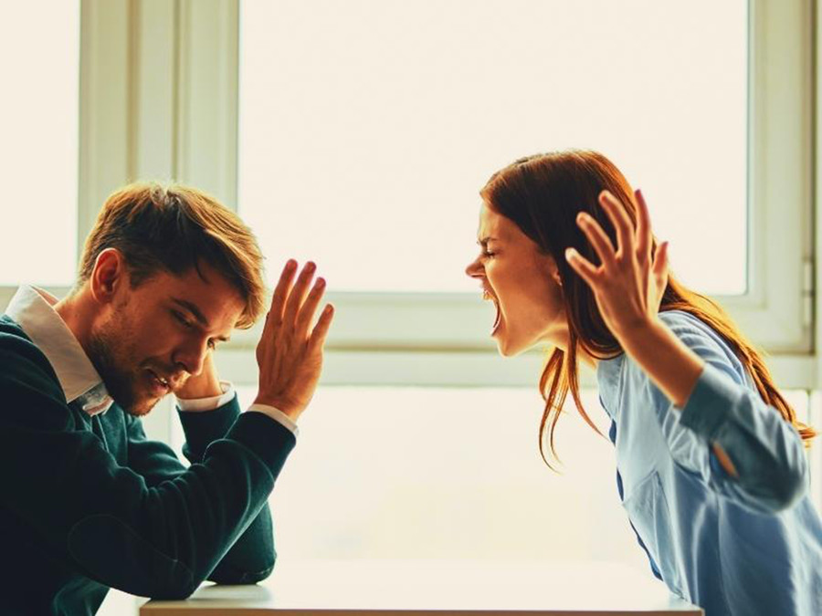 Những vấn đề như lạm dụng, ngoại tình hoặc cách giao tiếp “độc hại” góp phần làm các mối quan hệ trở nên nhạt nhẽo và sớm kết thúc. (Ảnh: ITN). Những vấn đề như lạm dụng, ngoại tình hoặc cách giao tiếp “độc hại” góp phần làm các mối quan hệ trở nên nhạt nhẽo và sớm kết thúc. (Ảnh: ITN).