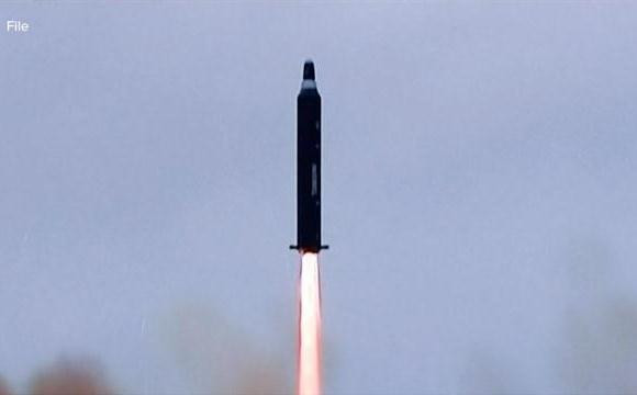 Căng thẳng hạt nhân leo thang trên bán đảo Liên Triều, càng khiến người Hàn lo sợ và đổ tiền mua sắm đồ phòng chống hạt nhân. Ảnh: CBN.com Căng thẳng hạt nhân leo thang trên bán đảo Liên Triều, càng khiến người Hàn lo sợ và đổ tiền mua sắm đồ phòng chống hạt nhân. Ảnh: CBN.com