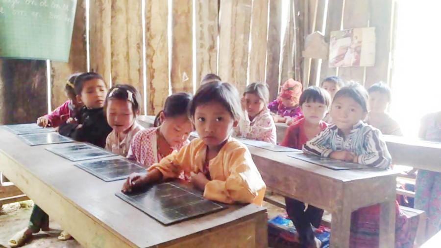 Học sinh tại điểm trường Là Lũng - Trường Tiểu học Lao Và Chải (Yên Minh - Hà Giang) Học sinh tại điểm trường Là Lũng - Trường Tiểu học Lao Và Chải (Yên Minh - Hà Giang)