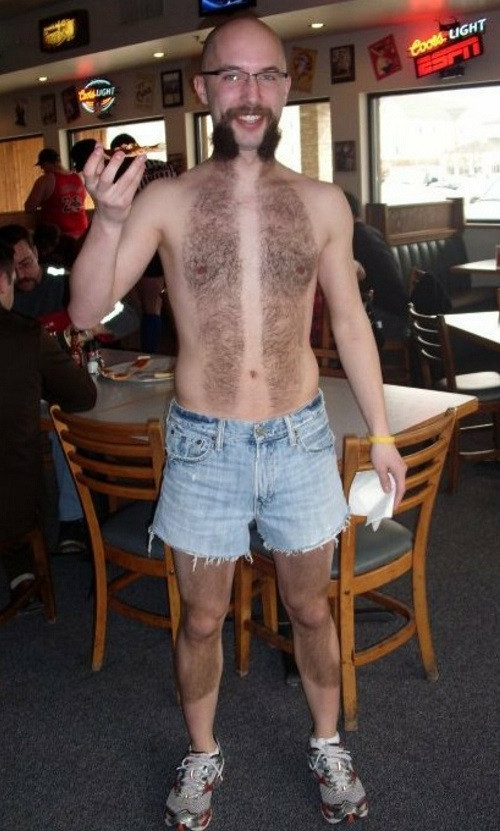 Râu cũng phải nghiêm túc thẳng hàng.