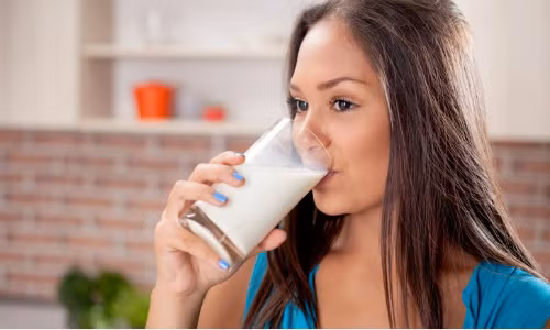 Cách uống sữa đúng nhiều người không biết