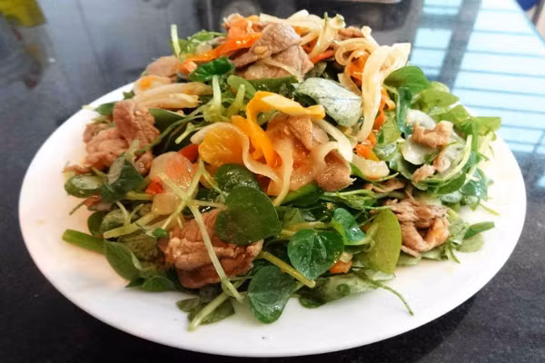 Rau càng cua trôn thịt bò. Ảnh: GDV