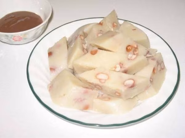 Ngon lành bánh đúc nhân lạc chấm tương