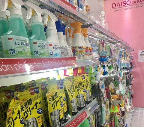 Một cửa hàng giới thiệu “Tất cả sản phẩm nhập khẩu từ Nhật Bản”, nhưng bán phần lớn hàng xuất xứ Trung Quốc. (Ảnh: Bắc Sơn) Một cửa hàng giới thiệu “Tất cả sản phẩm nhập khẩu từ Nhật Bản”, nhưng bán phần lớn hàng xuất xứ Trung Quốc. (Ảnh: Bắc Sơn)