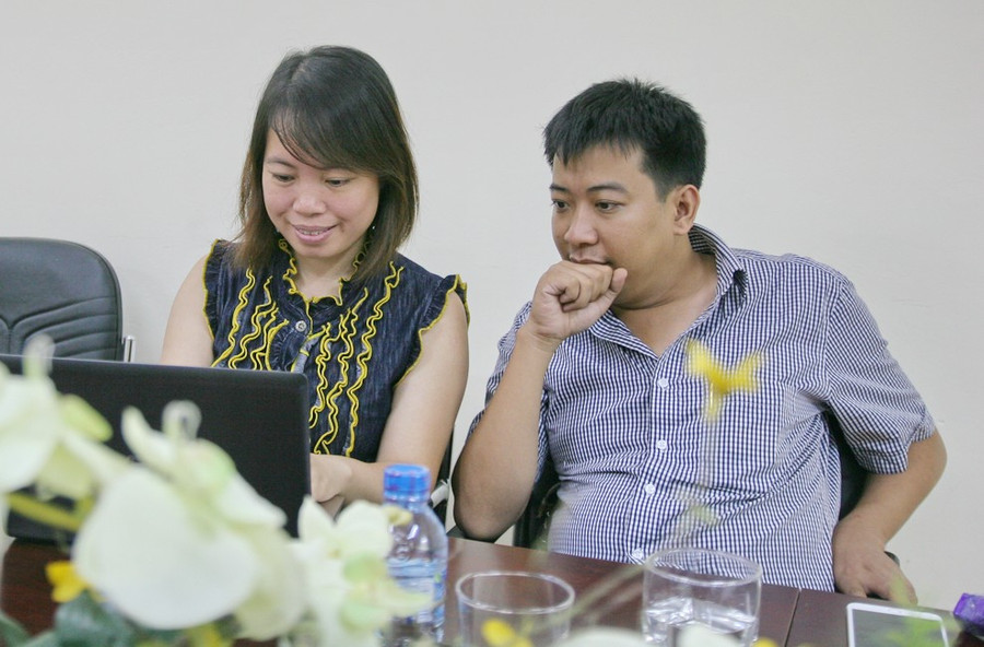 Nhà báo Hoàng Anh Tú trả lời câu hỏi của bạn đọc trong chương trình giao lưu trực tuyến "Sống thử - Sống thật" tại tòa soạn báo Giáo dục và Thời đại (2/10) Nhà báo Hoàng Anh Tú trả lời câu hỏi của bạn đọc trong chương trình giao lưu trực tuyến "Sống thử - Sống thật" tại tòa soạn báo Giáo dục và Thời đại (2/10)