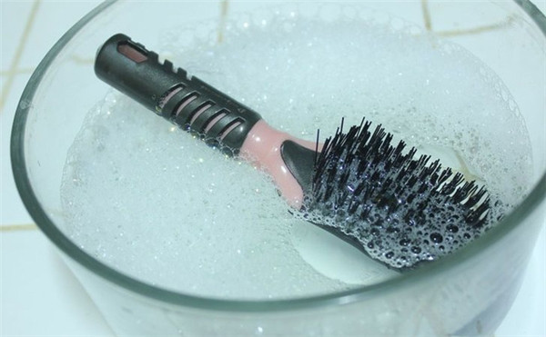 Những thói quen không tưởng khiến mái tóc luôn bết dính cả ngày Nhung thoi quen khong tuong khien mai toc luon bet dinh ca ngay