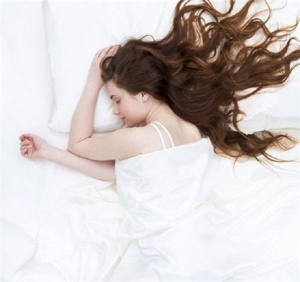 Những thói quen không tưởng khiến mái tóc luôn bết dính cả ngày Nhung thoi quen khong tuong khien mai toc luon bet dinh ca ngay