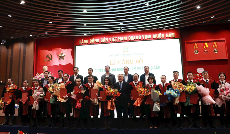 Trao Quyết định bổ nhiệm 16 Thẩm phán cao cấp ảnh 4 Trao Quyết định bổ nhiệm 16 Thẩm phán cao cấp ảnh 4