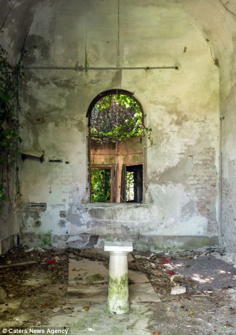 Nhiều người tin rằng những linh hồn oan uổng vẫn chưa siêu thoát và tiếp tục ám ảnh những cư dân khác của hòn đảo.