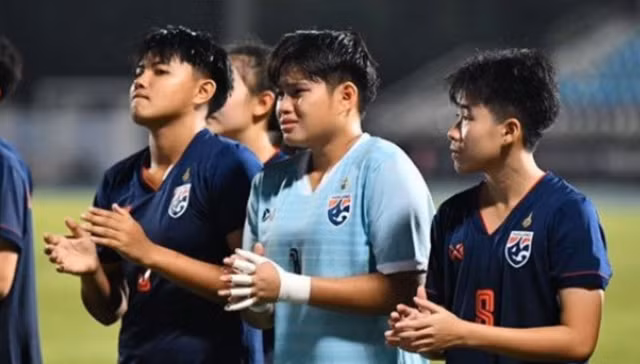 Các cầu thủ nữ U19 nữ Thái Lan bật khóc sau trận đấu