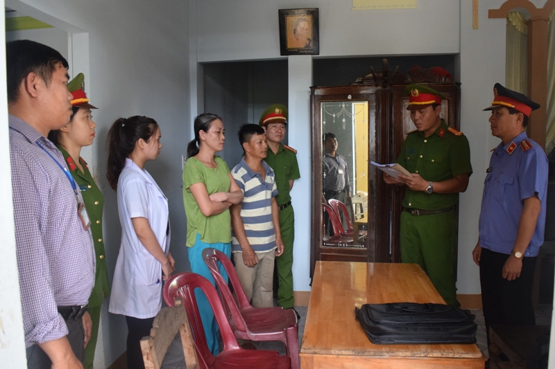 Cơ quan chức năng đọc quyết định bắt tạm giam đối tượng Nguyễn Thị Băng Tâm