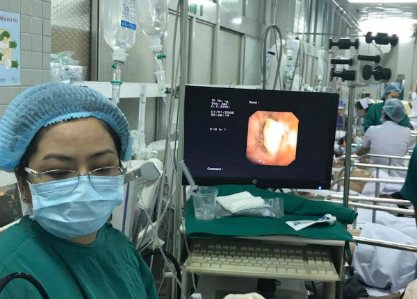 Cụ ông suýt chết vì hóc hạt mít