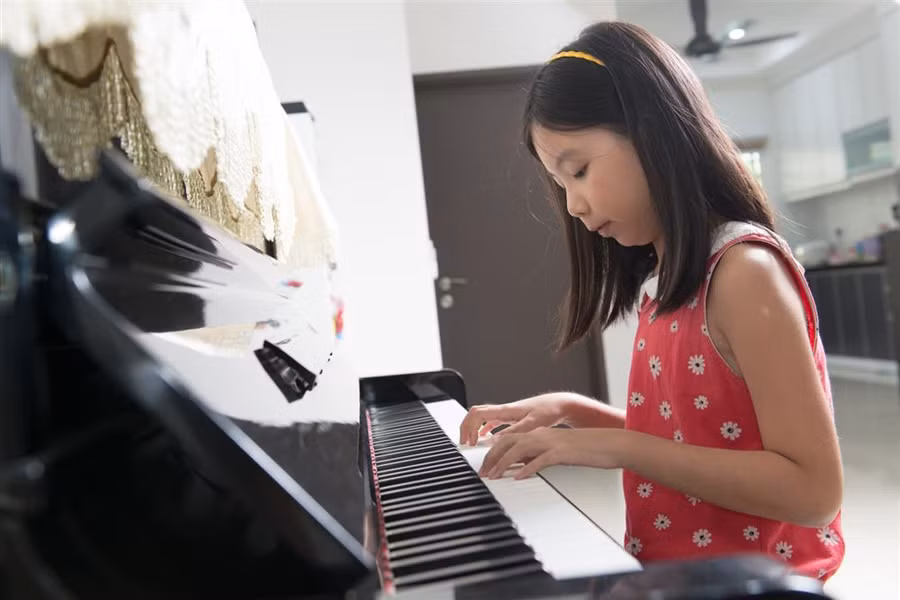 Bố mẹ đừng nghĩ làm những điều này là thương con, thật ra bạn đang làm hỏng tương lai con đấy