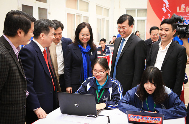 Những thí sinh đầu tiên tham dự bảng thi cá nhân trực tuyến đã nhận được sự động viên của Ban tổ chức cuộc thi.