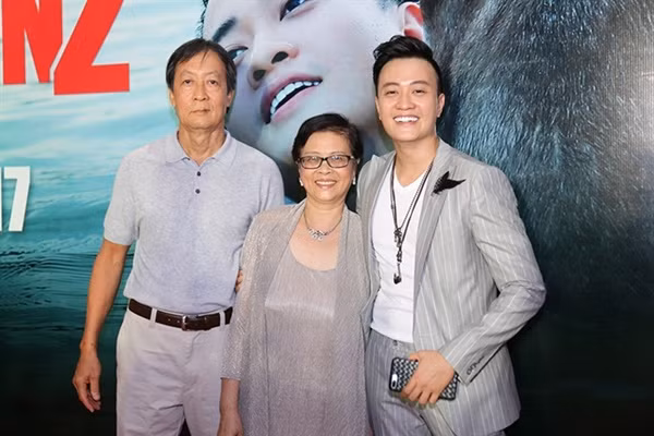 Lương Mạnh Hải: Tặng quà cho mẹ toàn bị mắng...