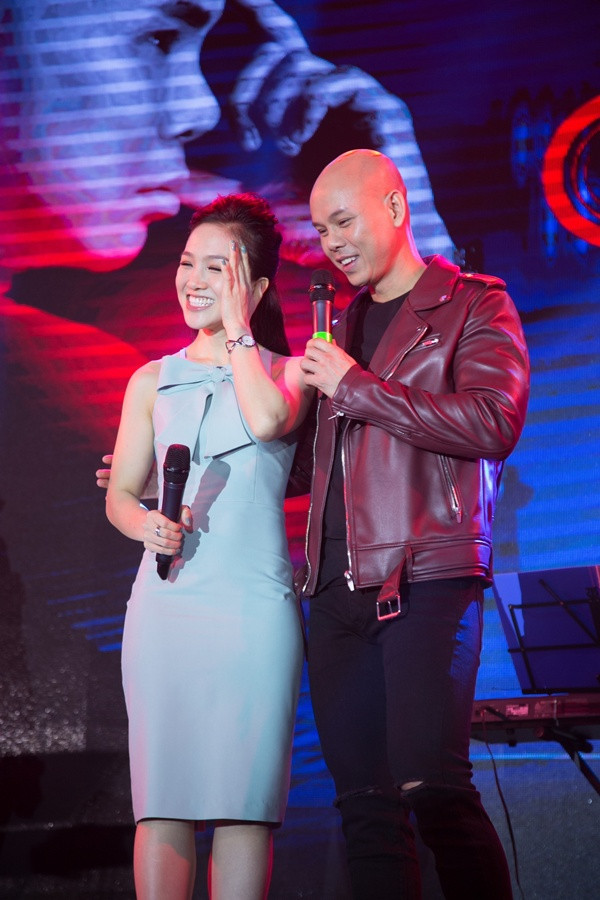 Phan Đinh Tùng ngọt ngào hôn vợ trong ngày ra mắt CD ảnh 5