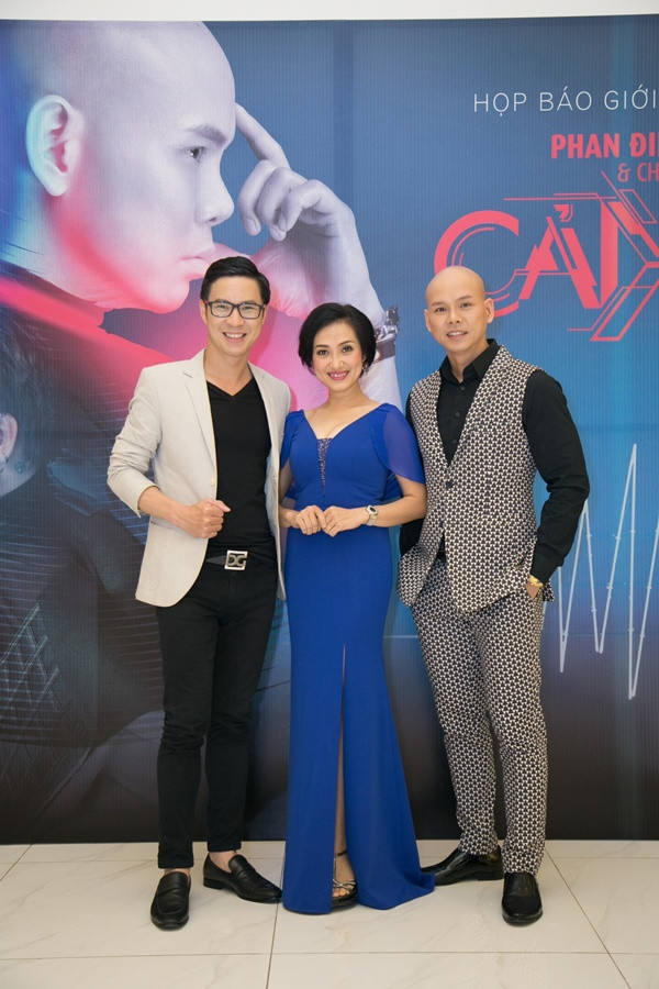 Phan Đinh Tùng ngọt ngào hôn vợ trong ngày ra mắt CD ảnh 12