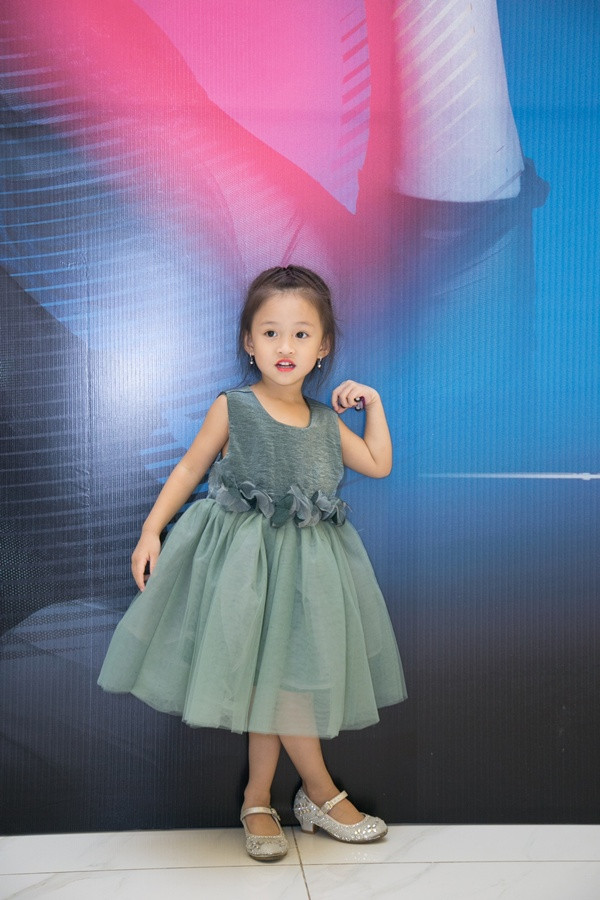 Phan Đinh Tùng ngọt ngào hôn vợ trong ngày ra mắt CD ảnh 6