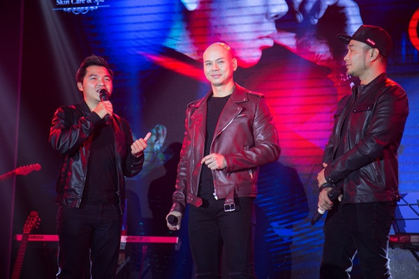 Phan Đinh Tùng ngọt ngào hôn vợ trong ngày ra mắt CD ảnh 11